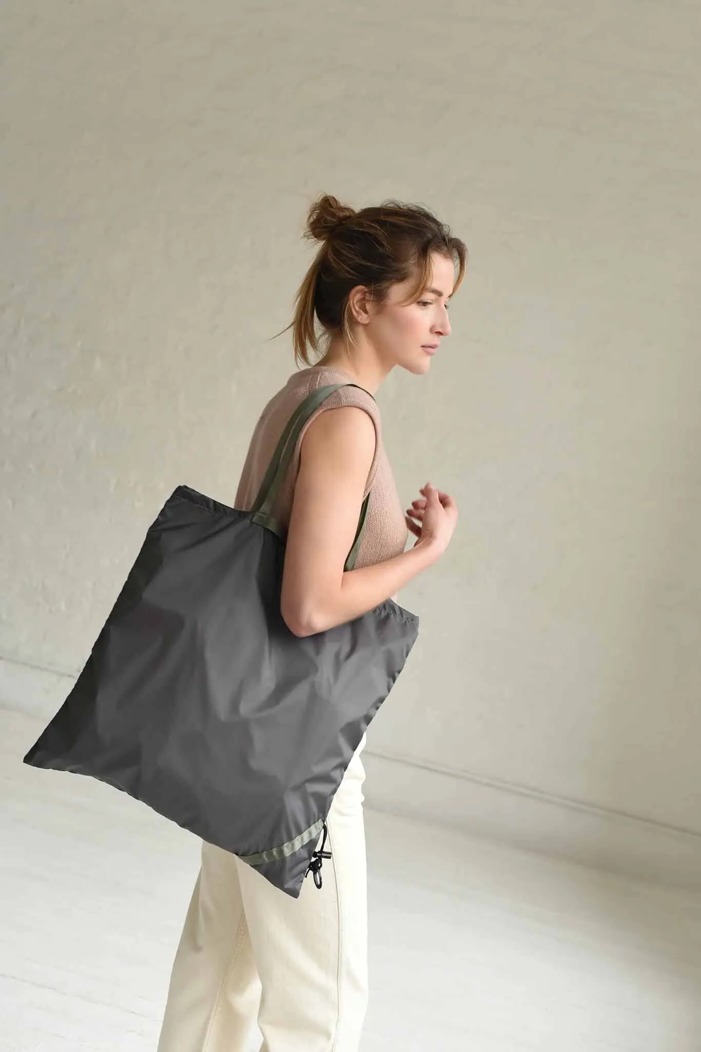 8.6.4 Ultra Lightweight Nylon Bag - Charcoal