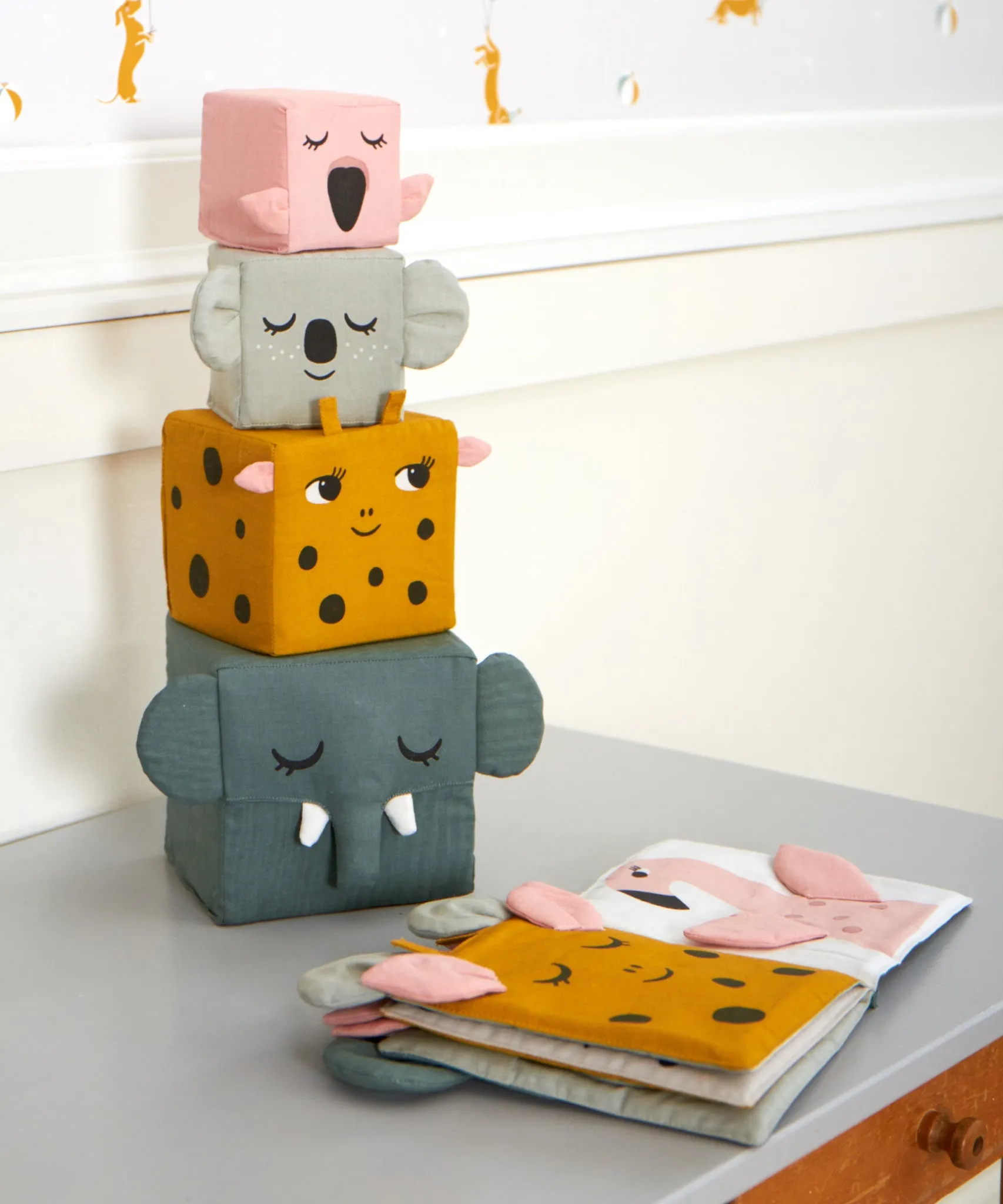 Roommate Jungle Life Nursery Book