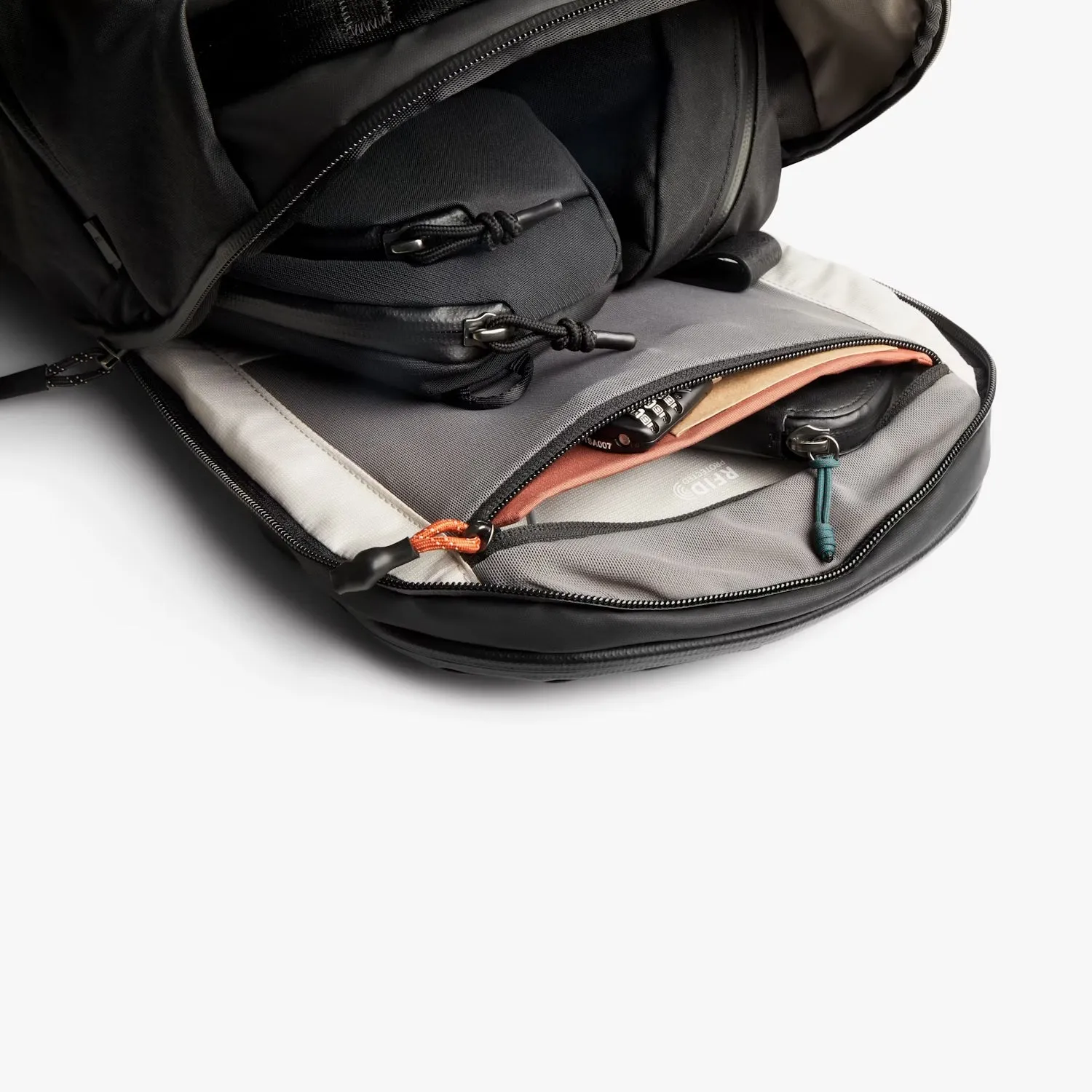 VENTURE TRAVEL PACK 26L